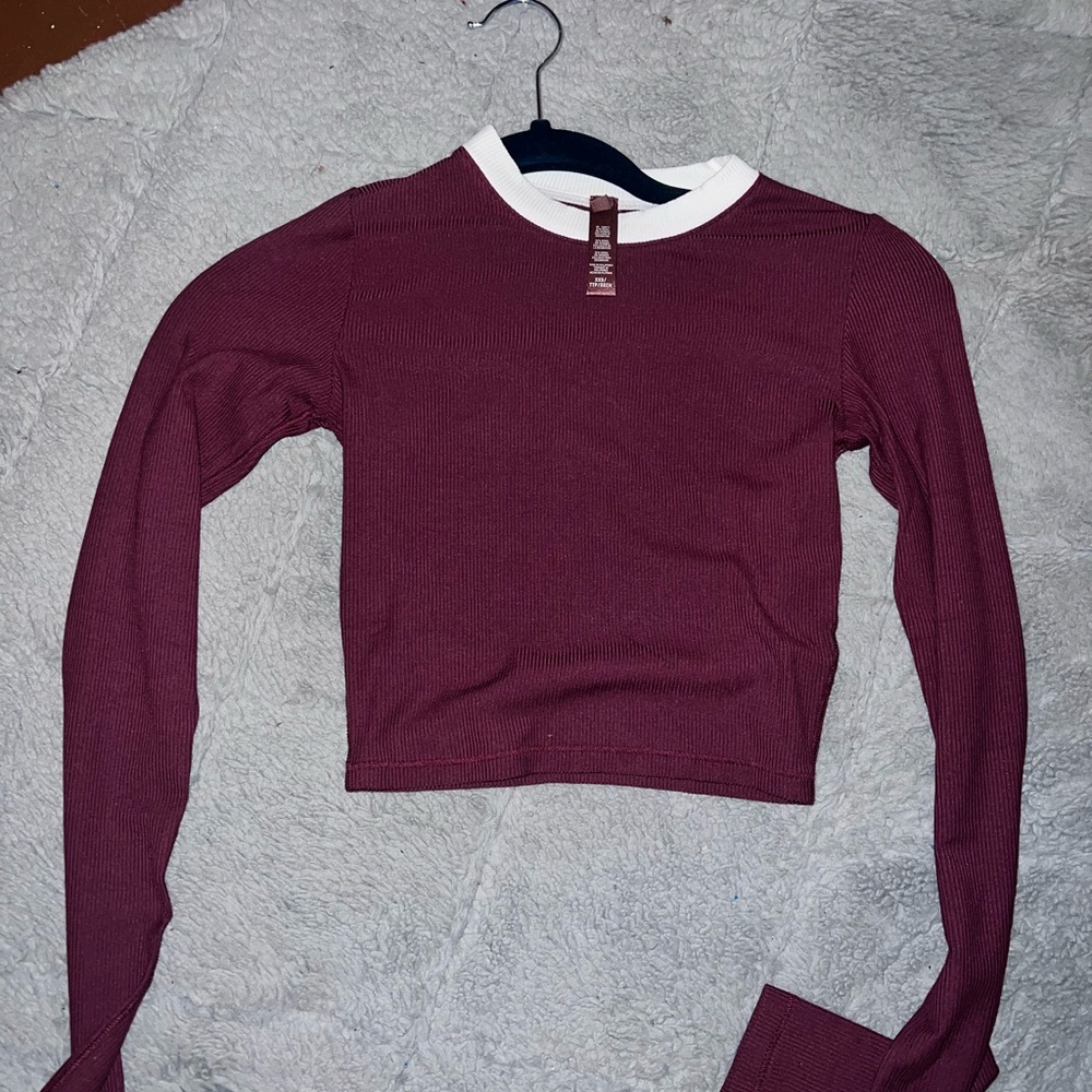 SKIMS Red and White Fitted Crop Top with Peter Pan Collar
